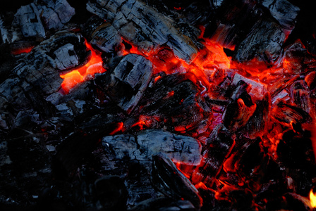 木材煤炭燃烧着火