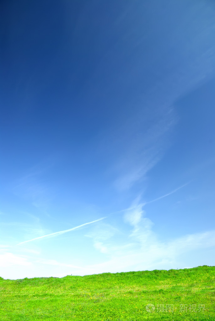 好风景与硬的天空和太阳雷