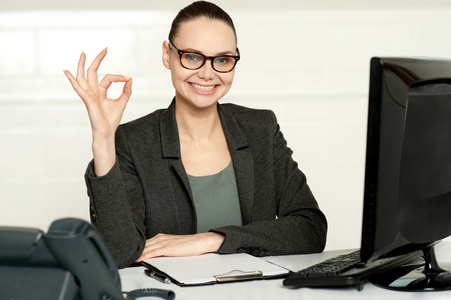 企业的女人展示优秀姿态图片