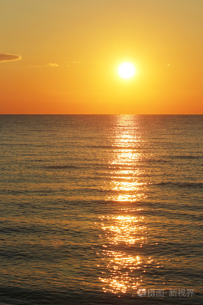 海上太阳的黎明