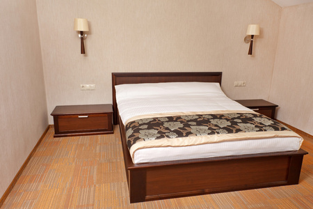 现代舒适的酒店房间的室内装饰