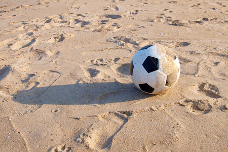 在沙上足球球