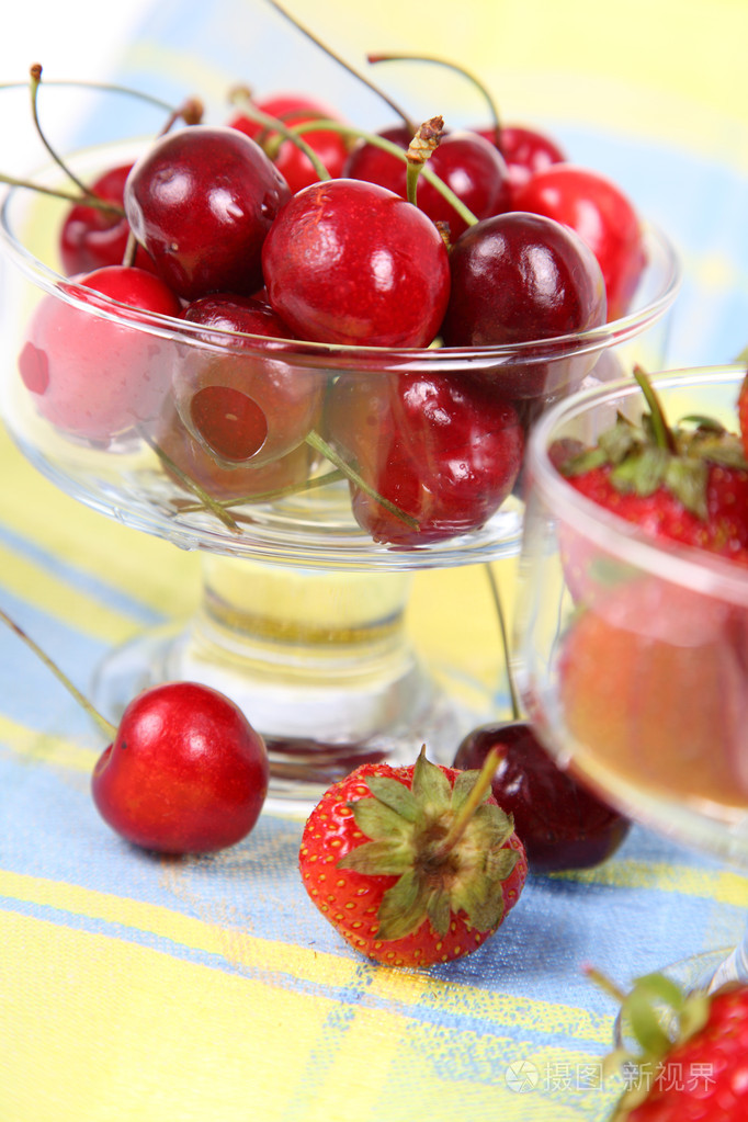 樱桃和草莓