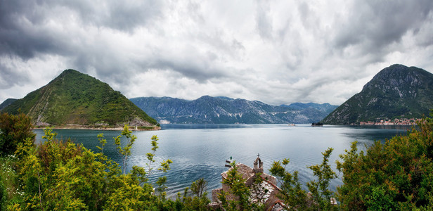 海和山在雨季天气不好