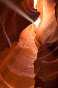 光束在亚利桑那州的羚羊峡谷