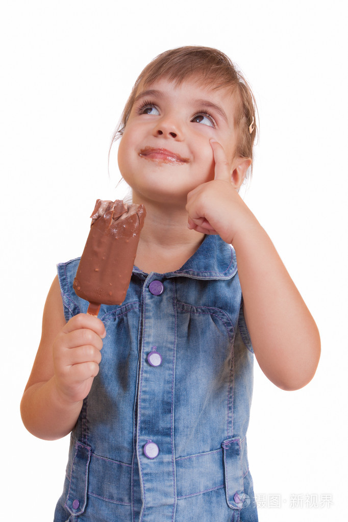 冰淇淋的小卷发女孩