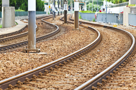 铁路的道路上