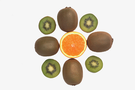 猕猴桃和孤立在白色橙色水果