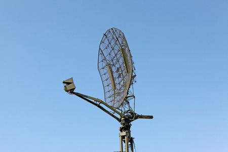 汽车内饰的特写观点为无线电通信舰艇军用雷达空中监视军用雷达天线