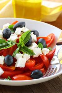 希腊风格沙拉配乳酪和橄榄图片