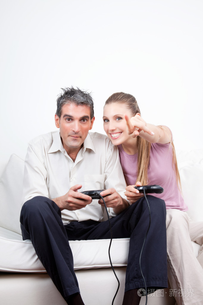 情侣玩电脑游戏照片-正版商用图片19zyw8-摄图新视界