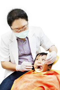 亚洲牙医和他的小病人