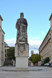 d.埃  迪尼斯，科英布拉大学的雕像