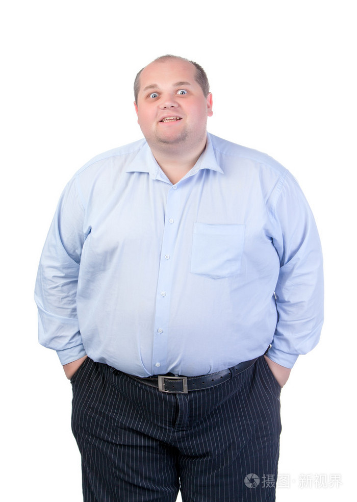 胖男人穿蓝色衬衫,通风滑稽动作