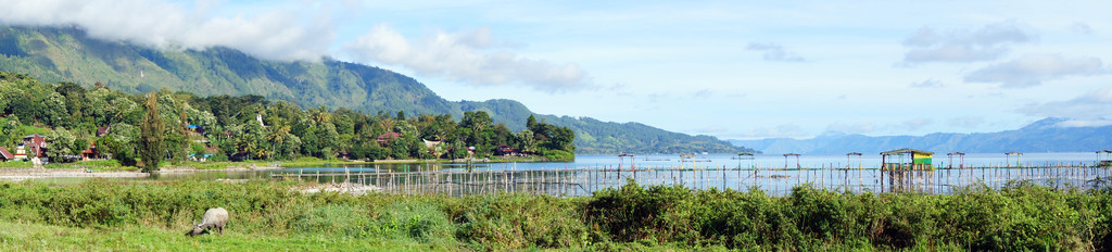 多巴湖的全景