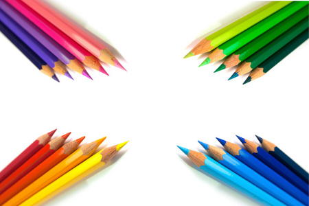 分组的彩色铅笔