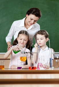 小小的学生都要学习化学液体