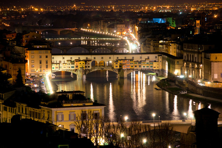 佛罗伦萨和庞特维奇奥的全景视图