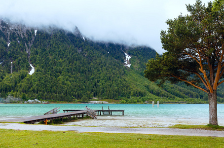阿亨湖夏季景观奥地利。