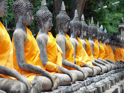 扫管笏艾柴塔米ayuttaya 的泰国佛像