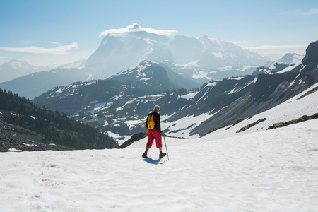 在 mt.baker 地区徒步旅行