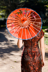 传统中国女性的美与伞