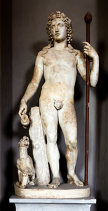 狄俄尼索斯和一条狗的雕像