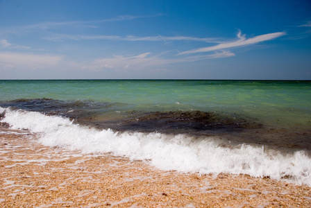 在海上冲浪