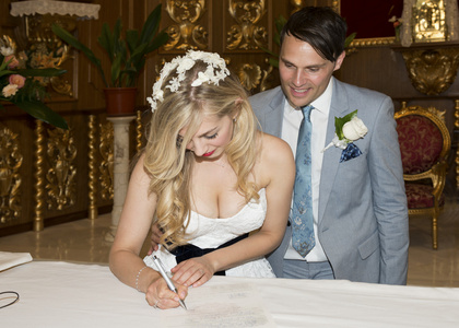新娘和新郎签名登记册