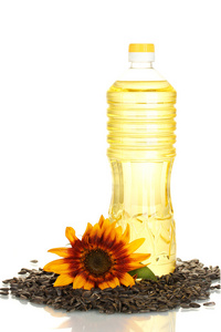 在白色背景上孤立一个塑料瓶中的向日葵油