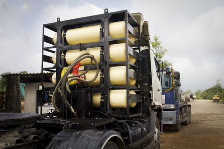 cng  ngv 瓦斯罐为重型卡车，替代燃料