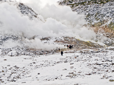 含硫烟气和火山活动，北海道