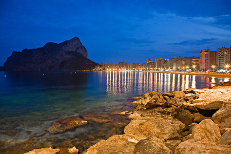 海岸线的夜景