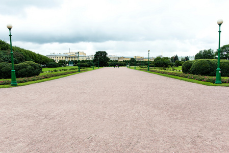 streight 路道路，树木和鹅肝