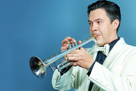 专业小号小号手照片