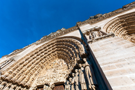 石雕的圣母院大教堂西侧的入口 1160年1345 巴黎，巴黎，法国