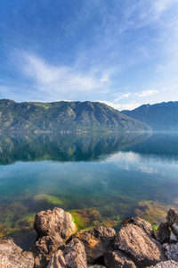 石头滩的海和山