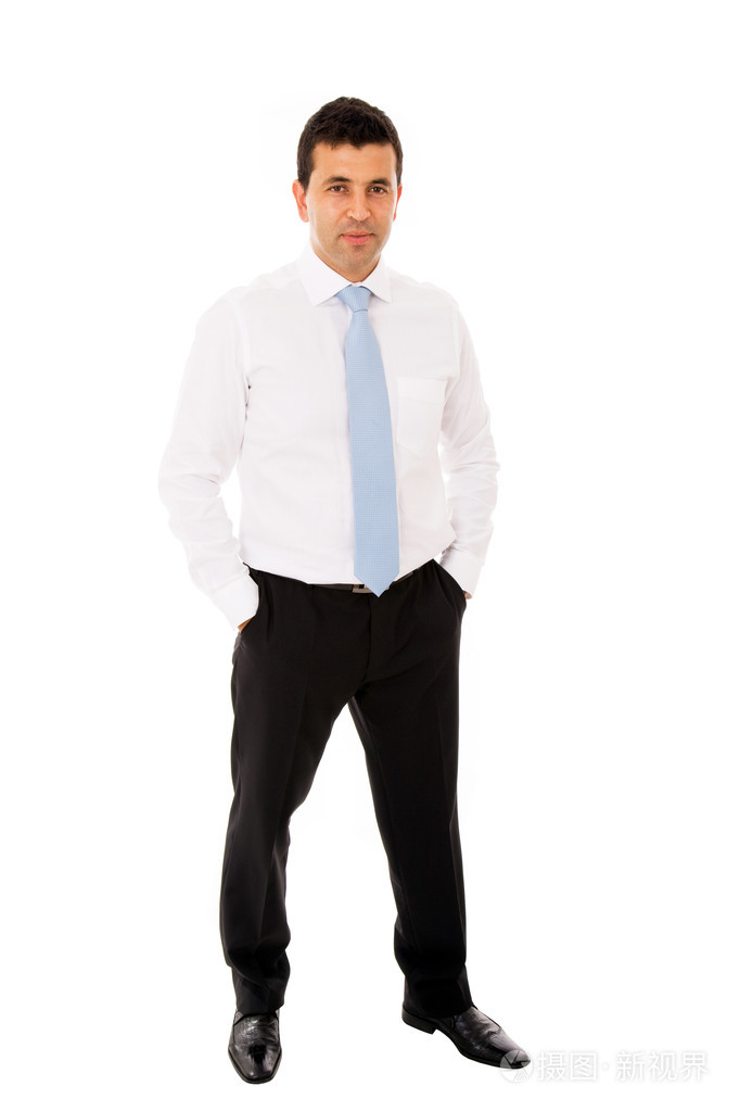 年轻商务男人全身用手插口袋.关于隔离