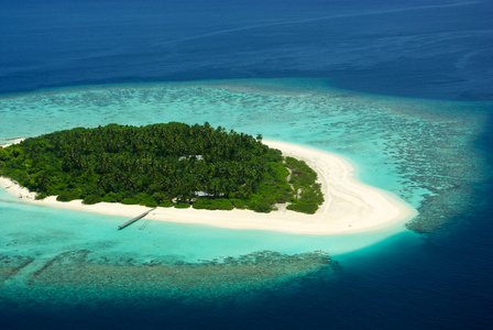 上面的热带马尔代夫小岛