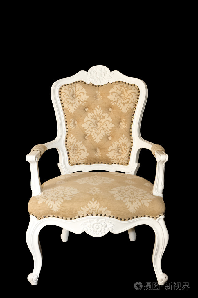 在黑色背景上的孤立豪华安乐椅
