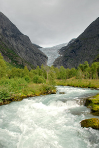 在 jostedalsbreen briksdalsbreen 冰川