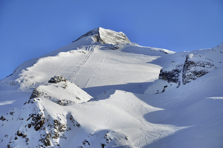 hintertux 冰川的斜坡上滑雪道