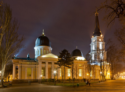 敖德萨东正教大教堂在晚上