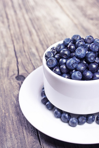 在一个碗中的新鲜蓝莓
