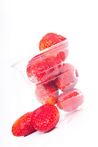 草莓白底隔离