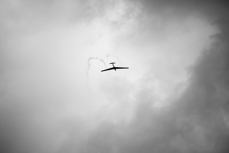 空滑翔机是在天空中