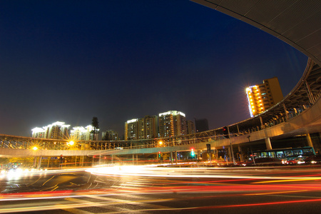 轻铁的道路上