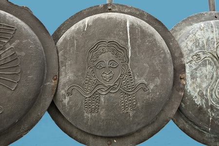 在希腊萨洛尼卡的马其顿盾牌鲁斯卡拉山公园是一个古老的采矿历史.