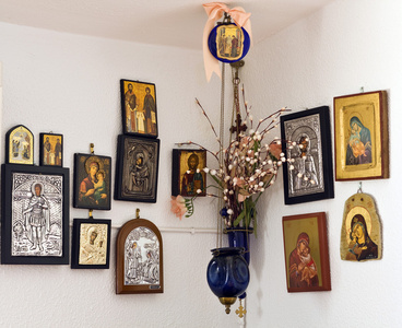 挂在墙上的各种正统圣洁描写图片