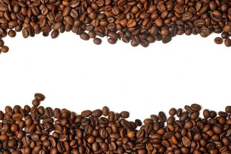 孤立与在白色背景上的咖啡豆